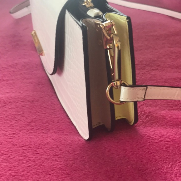 White alligator inspired evening bag - Picture 3 of 6